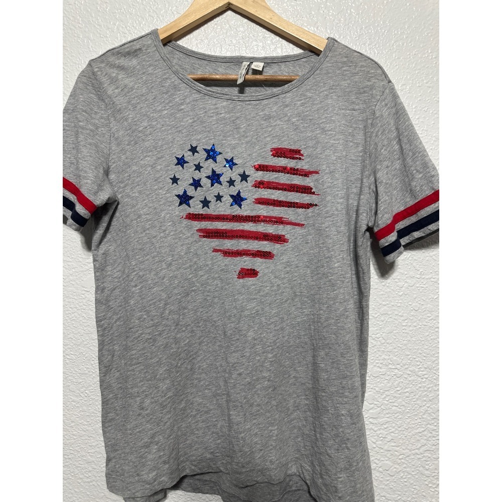 Live Well Lifestyle Patriotic Heart Stars & Stripes Sequin Tee Shirt
